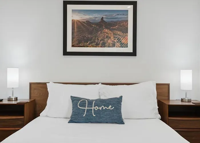 Apartment Refreshing 2-bedroom - 80 Walkscore! *