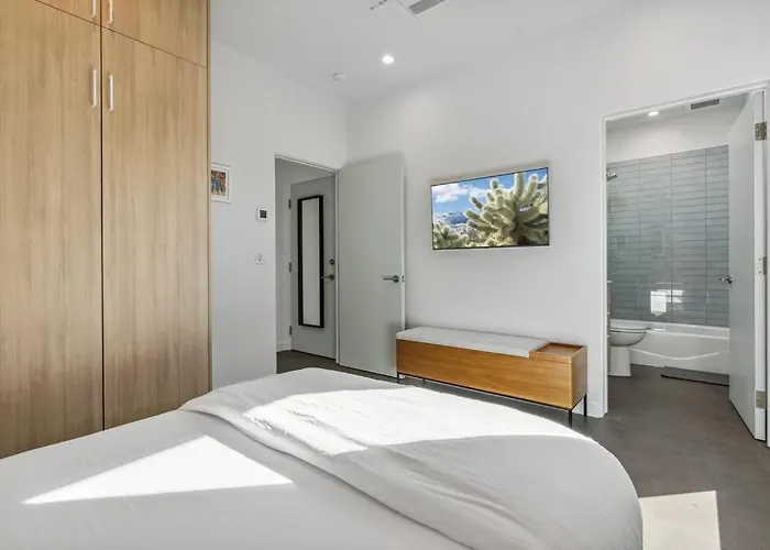 Refreshing 2-bedroom - 80 Walkscore! Phoenix