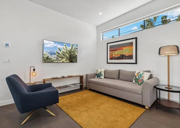 Apartment Refreshing 2-bedroom - 80 Walkscore! *