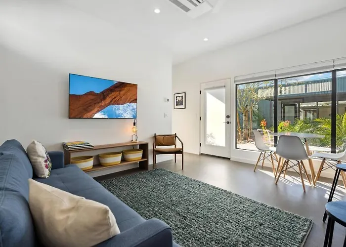 Refreshing 2-bedroom - 80 Walkscore! Phoenix